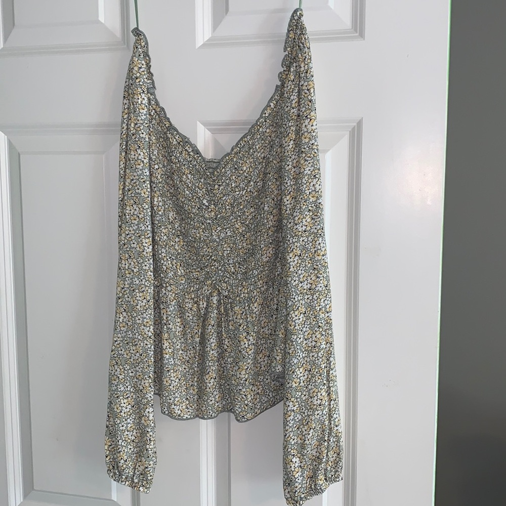 NEVER WORN- floral off the shoulder top